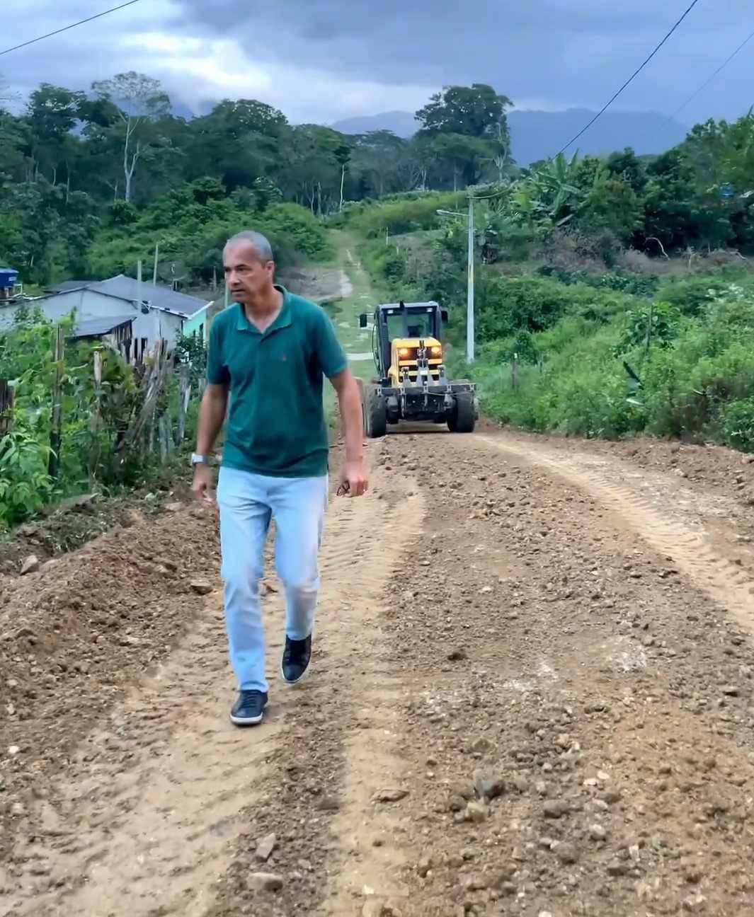 Camacã: Portelinhas de Camacã e São João do Panelinha recebem patrolamento e cascalho